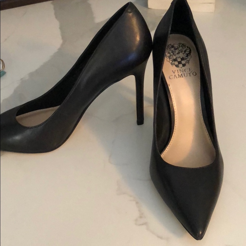 NWOB Vince Camuto Pointed toe heels.